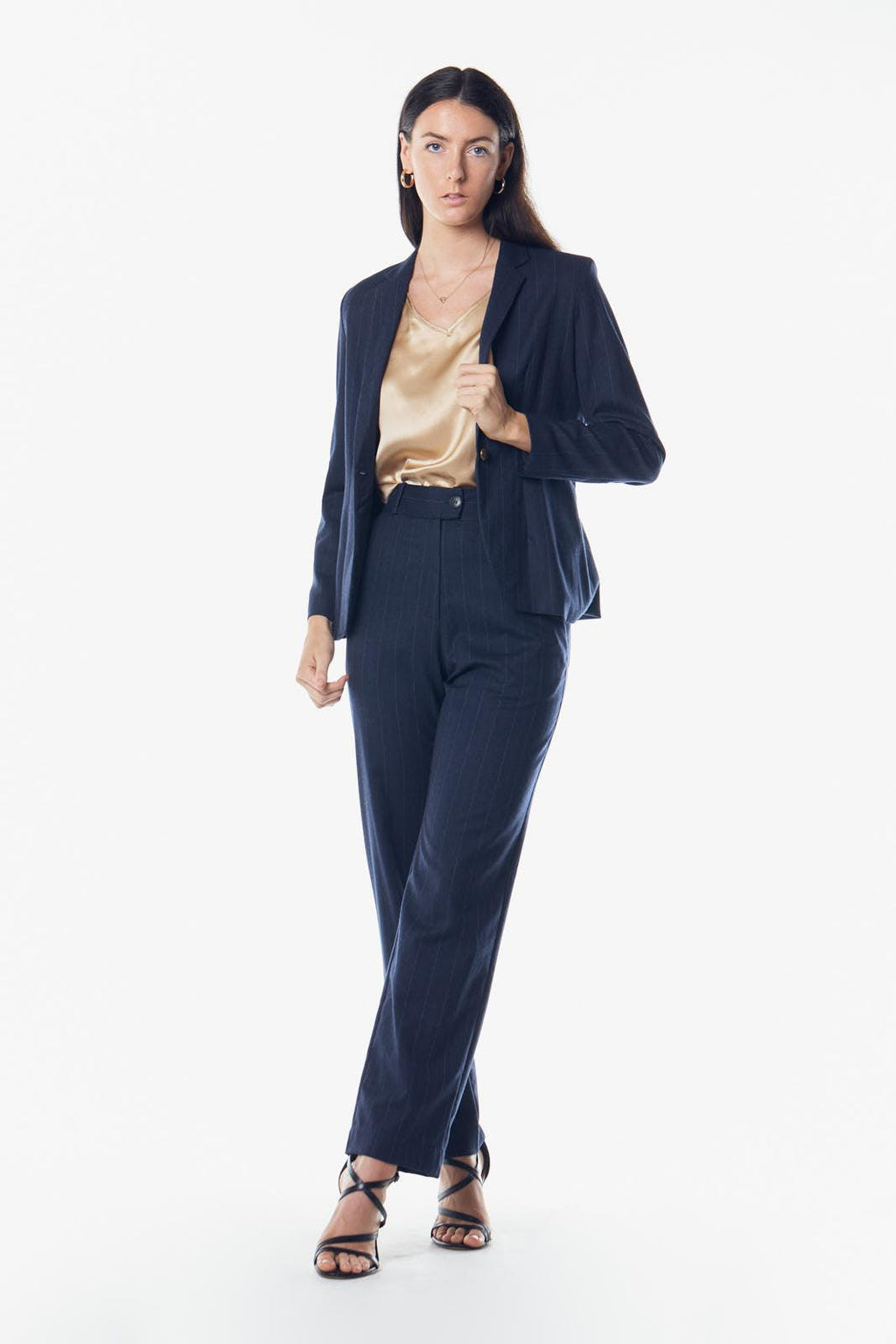 Le Réussi® Fashion- Women's Classic Blazer/Suit in Italian Wool – A Luxurious Masterpiece of Elegance and Craftsmanship.