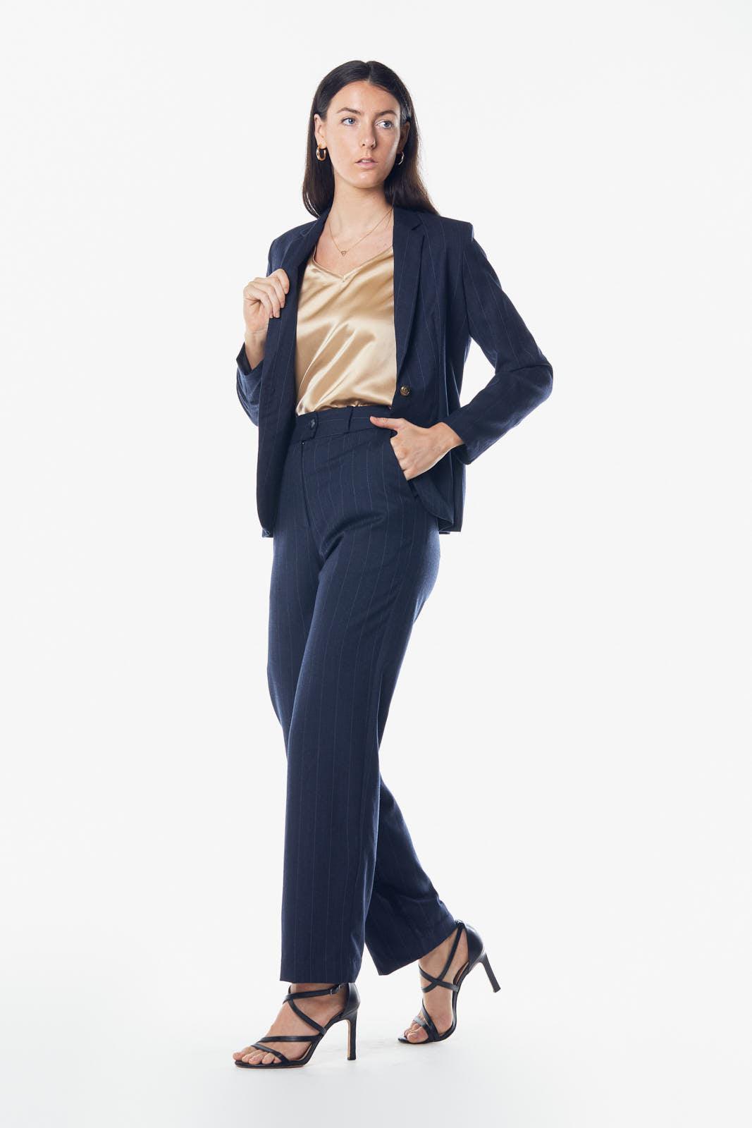 Le Réussi® Fashion- Women's Classic Blazer/Suit in Italian Wool – A Luxurious Masterpiece of Elegance and Craftsmanship.