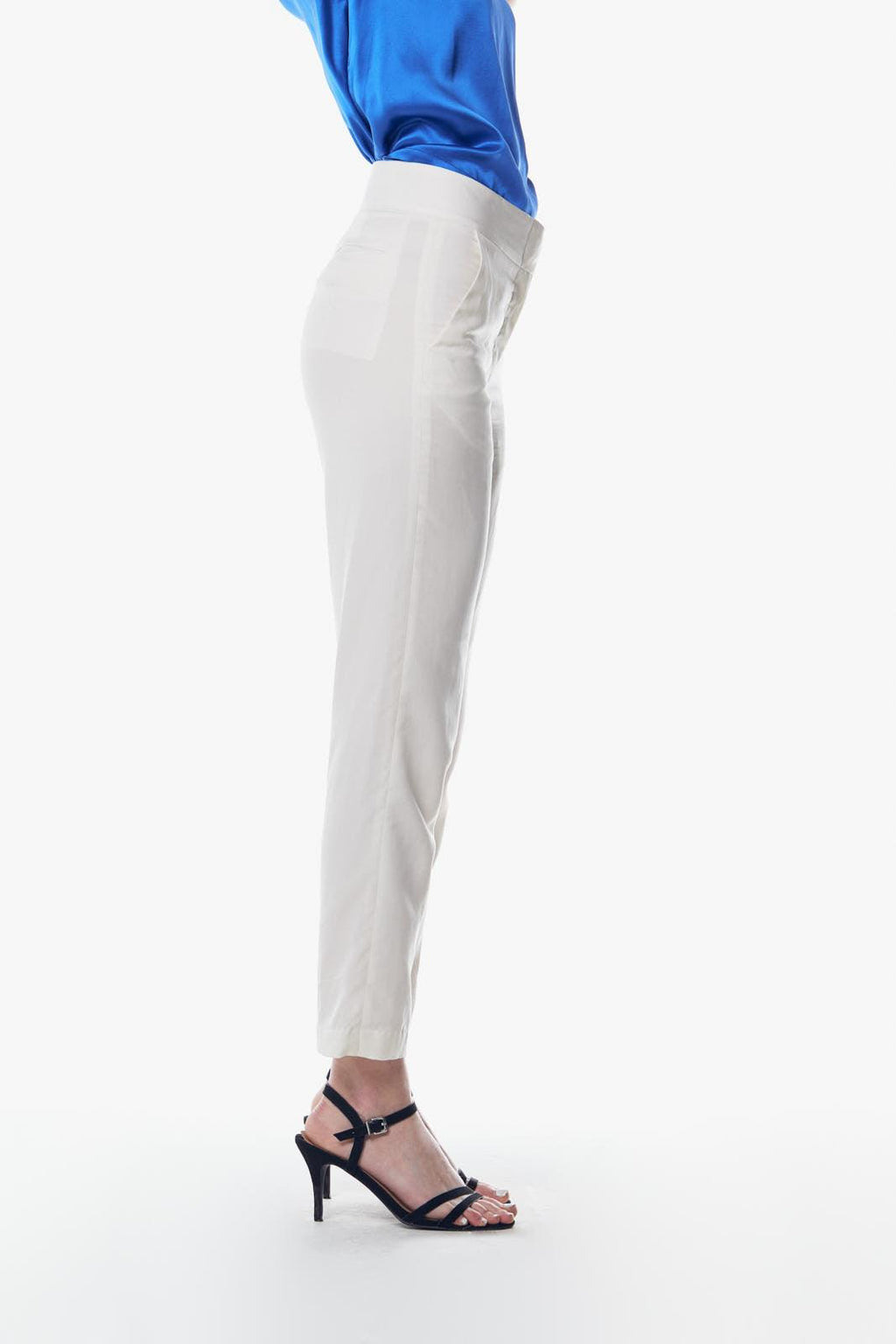 Le Réussi® - White Linen Tailoring Slim Pants luxury tailoring meets effortless sophistication.