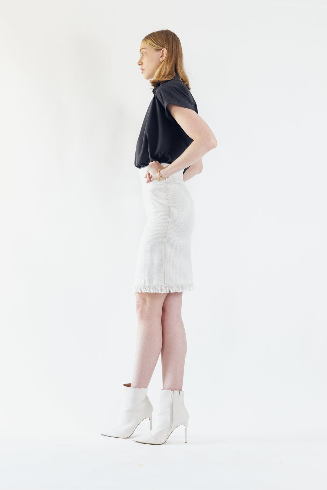 Luxe White Mini Tweed Skirt – A Luxurious Blend of Elegance and Sophistication.