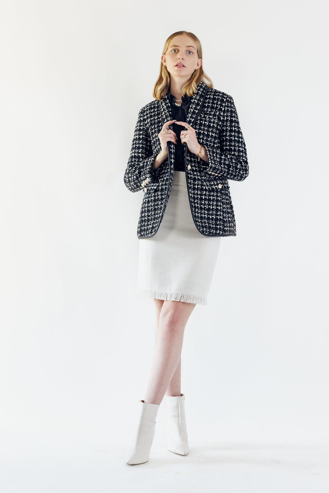 Luxe White Mini Tweed Skirt – A Luxurious Blend of Elegance and Sophistication.