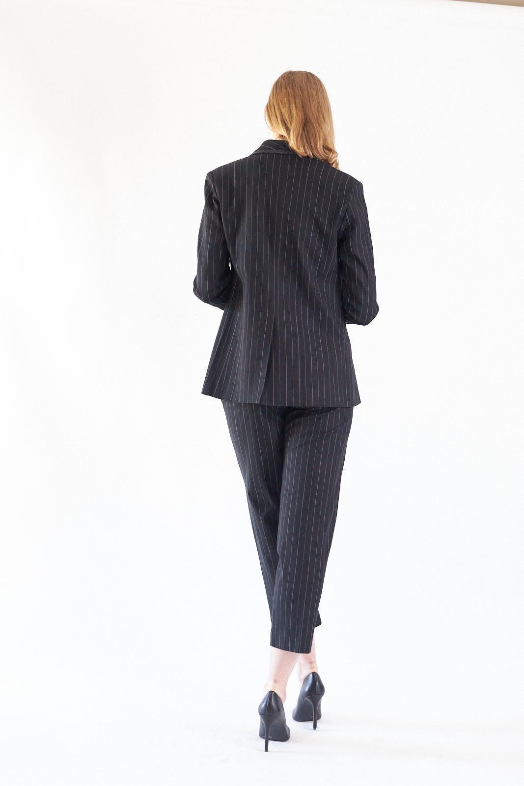 Le Réussi® Fashion - Black Pinstripes Suit Blazer A Luxurious Icon of Power and Sophistication.