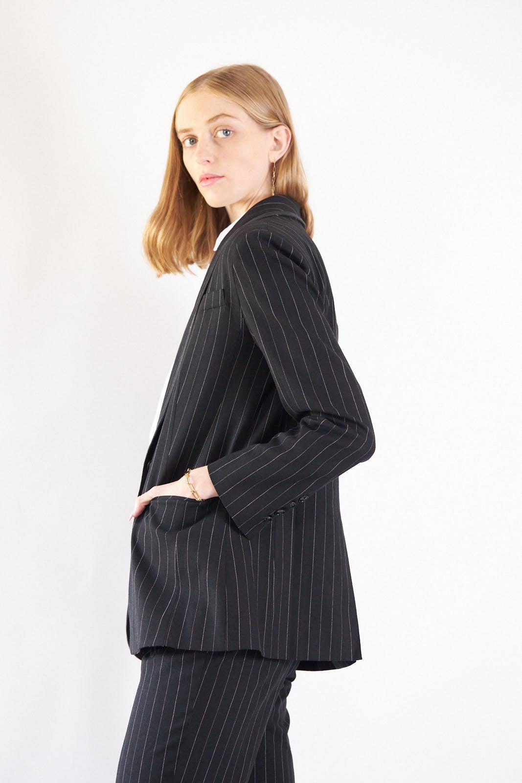 Le Réussi® Fashion - Black Pinstripes Suit Blazer A Luxurious Icon of Power and Sophistication.