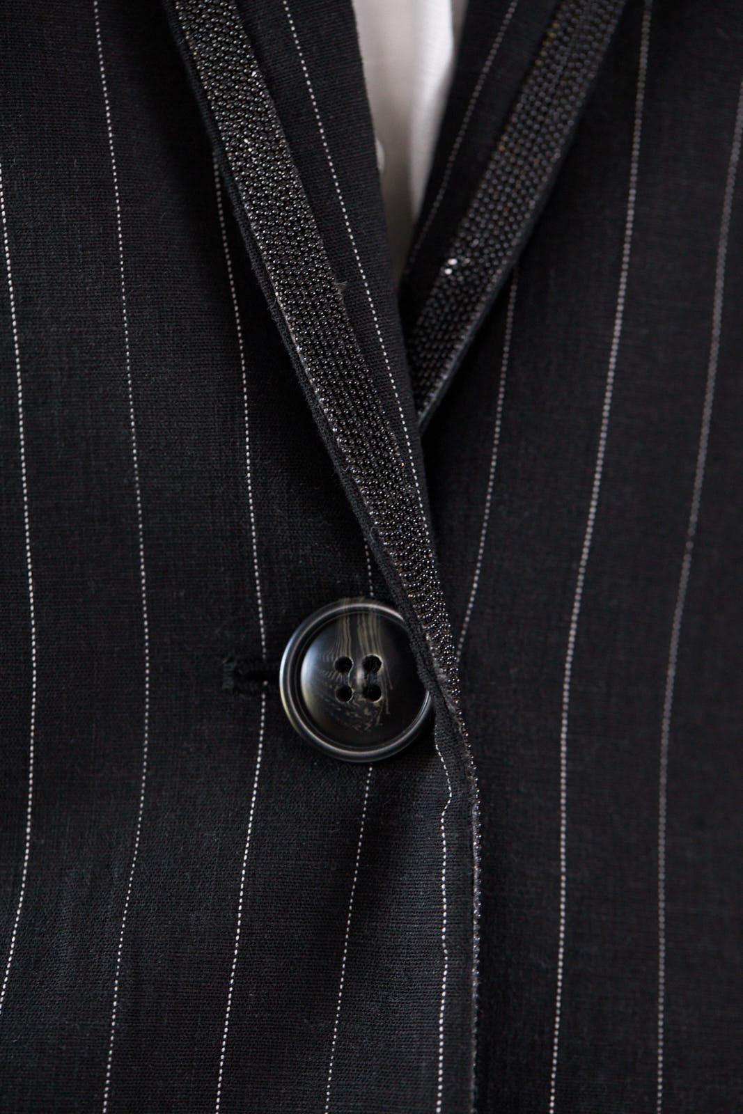 Le Réussi® Fashion - Black Pinstripes Suit Blazer A Luxurious Icon of Power and Sophistication.
