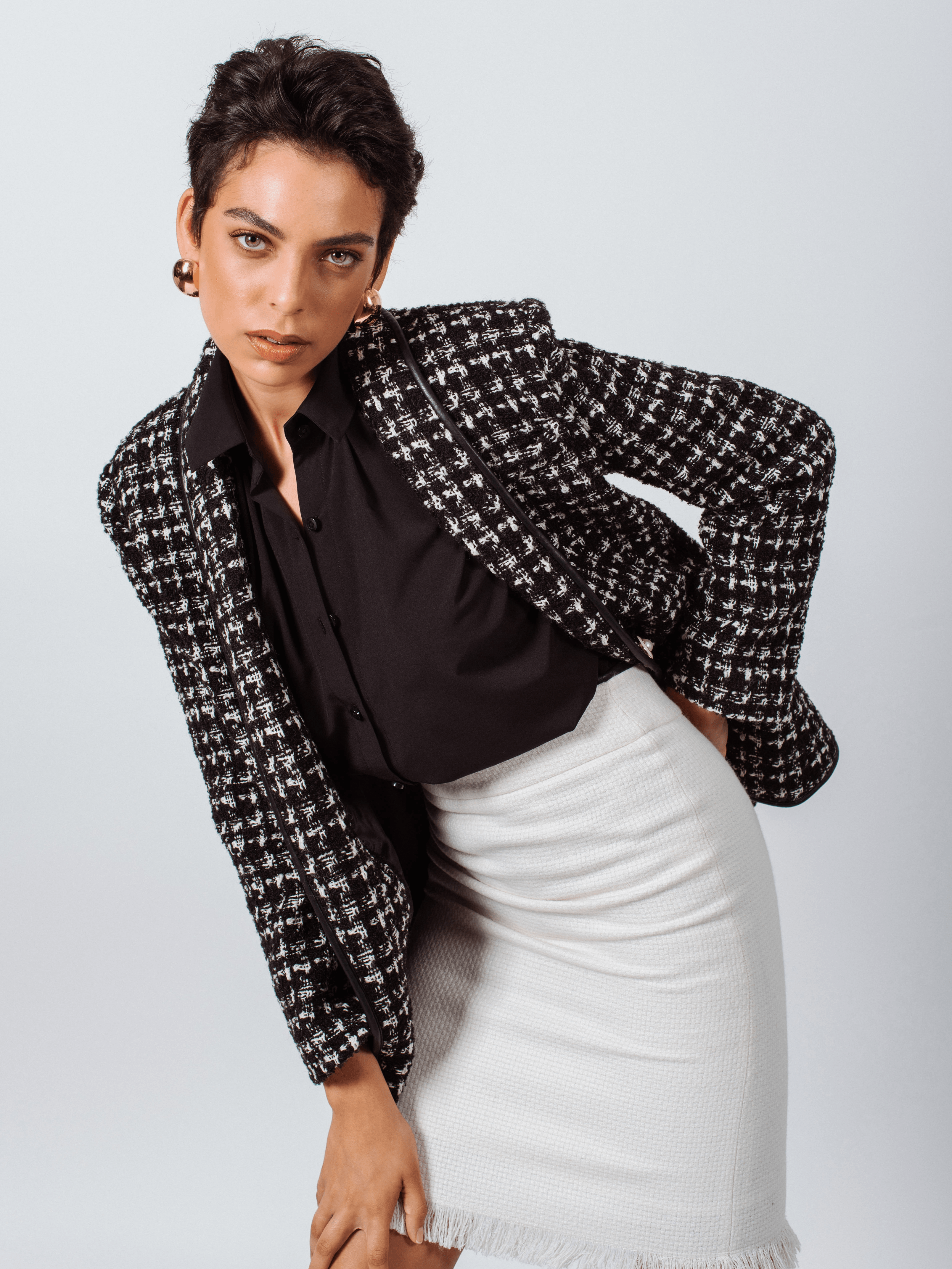 Le Réussi® Fashion - Black & White Tweed Checkers Jacket A Luxurious Fusion of Classic Elegance and Modern Sophistication.